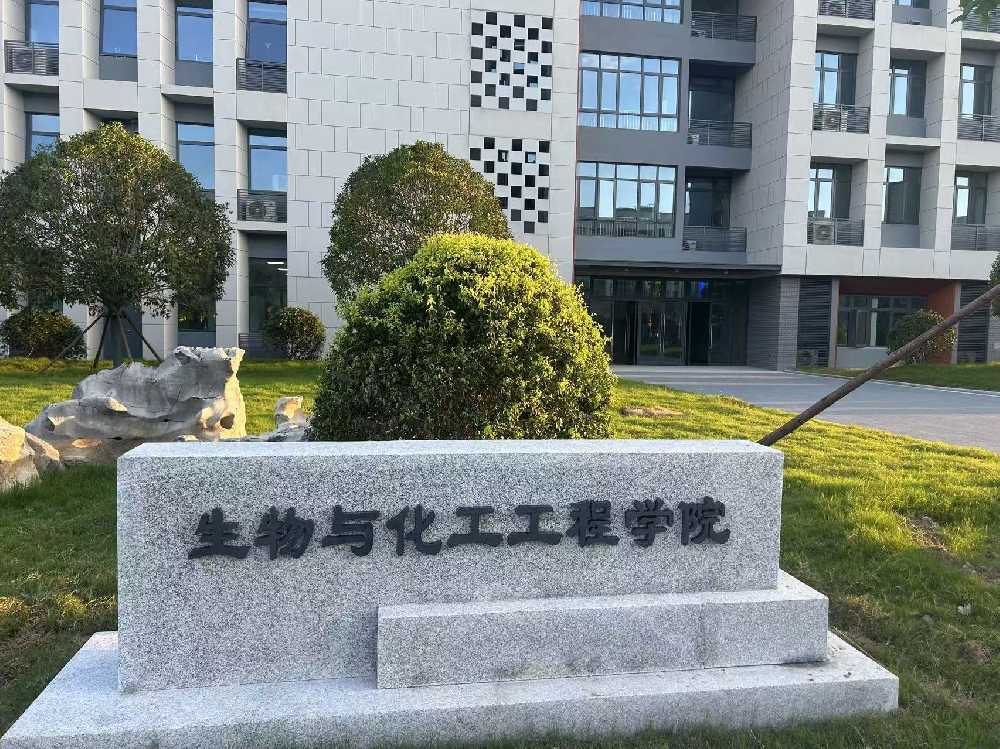永胜县扬州职业大学体育场高杆灯项目